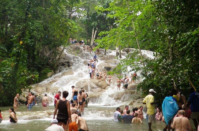 [PRIVATE]Dunn's River & Martha Brae Rafting - Entrance & Lunch - What the private vehicle changes
