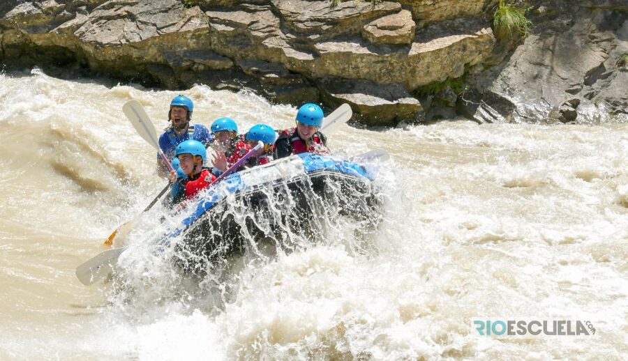 Pyrenees: Rafting in the Kingdom of the Mallos - The viewpoint and the river beach