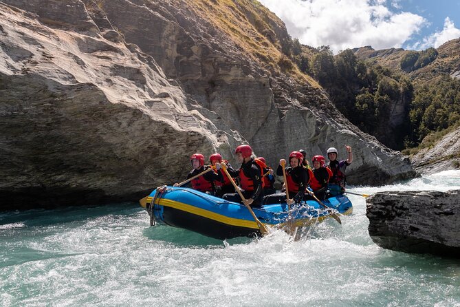 Queenstown Kawarau River Whitewater Rafting - Optional rock jumping and time to relax
