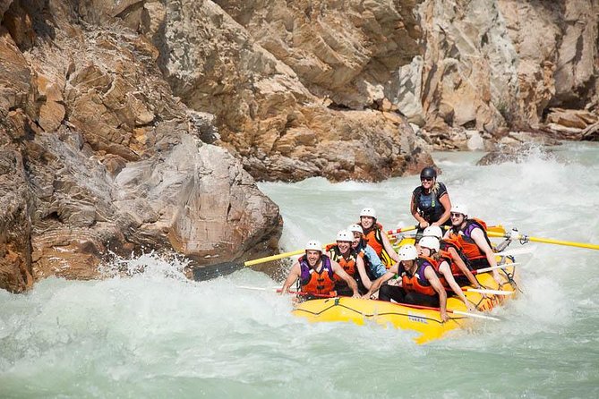 Rafting Adventure on the Kicking Horse River - What happens at the Glacier Raft Company base