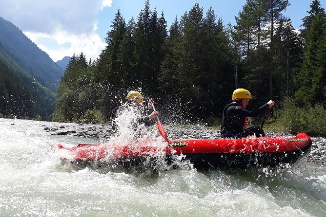 Rafting classic Iller - Level 2 white water tour - Steering through ten kilometers of moving water