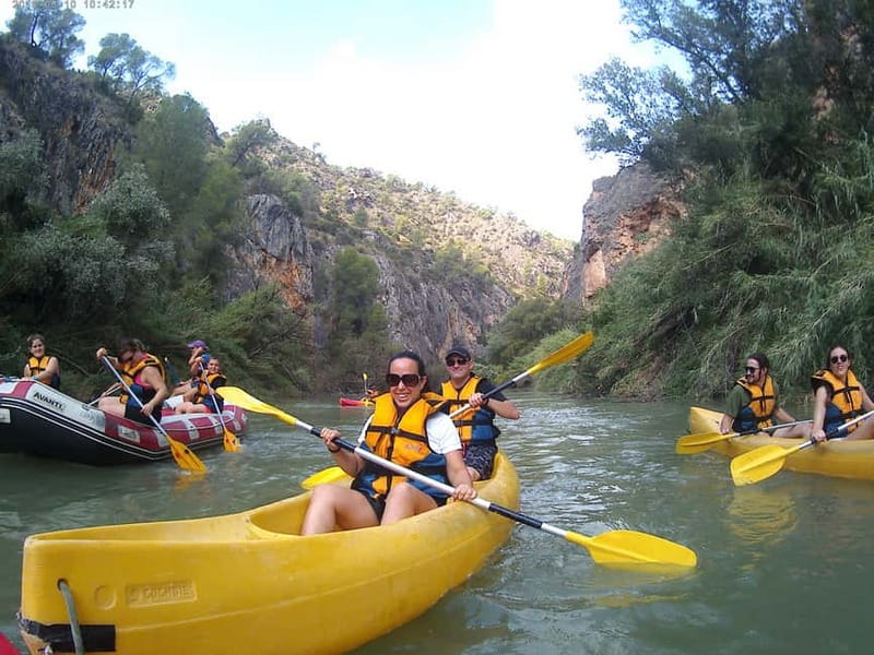 Rafting en Cañón de Almadenes y Cueva Abrigos Rupestres - The Monigotes cave paintings