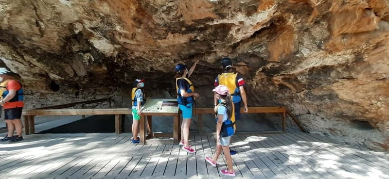 Rafting en Cañón de Almadenes y Cueva Abrigos Rupestres - Language, guides, and the practical details