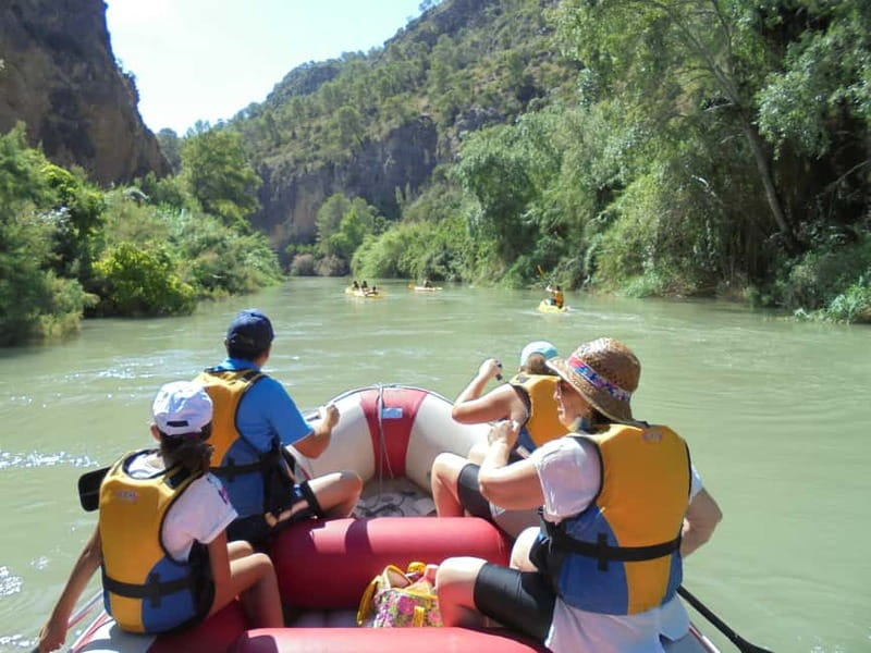 Rafting en Cañón de Almadenes y Cueva Abrigos Rupestres - Floating beneath the canyon walls