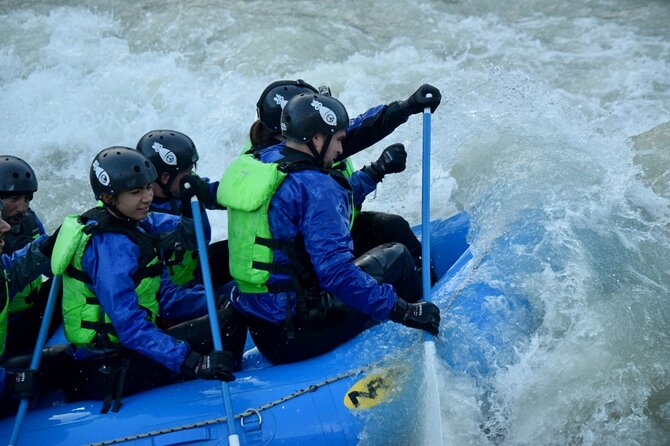 Rafting experience on the Rio de las Vueltas in Patagonia - Six calm kilometers beneath Fitz Roy