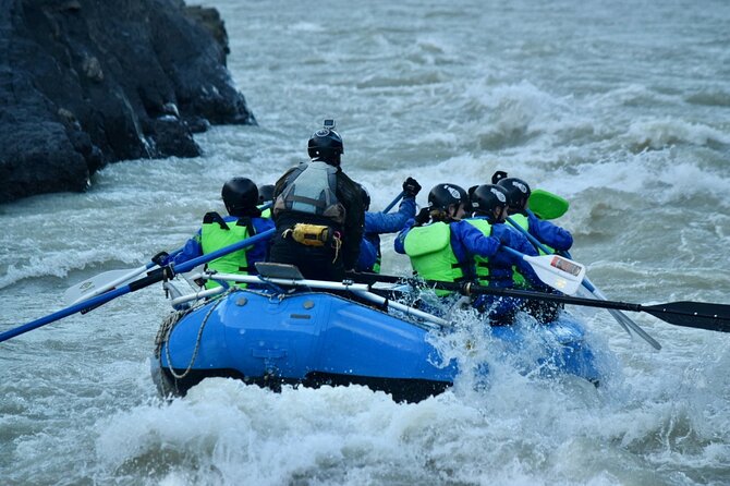 Rafting experience on the Rio de las Vueltas in Patagonia - What the guides add to the river trip