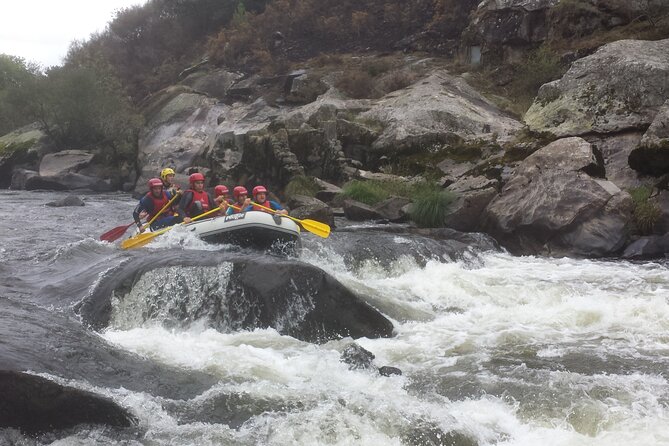 Rafting experience on the Ulla River - Meeting in Herbón and getting ready