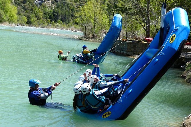 Rafting in Gallego River - Spain, Murillo de Gallego - UR Pirineos - Rafting beneath the Mallos de Riglos