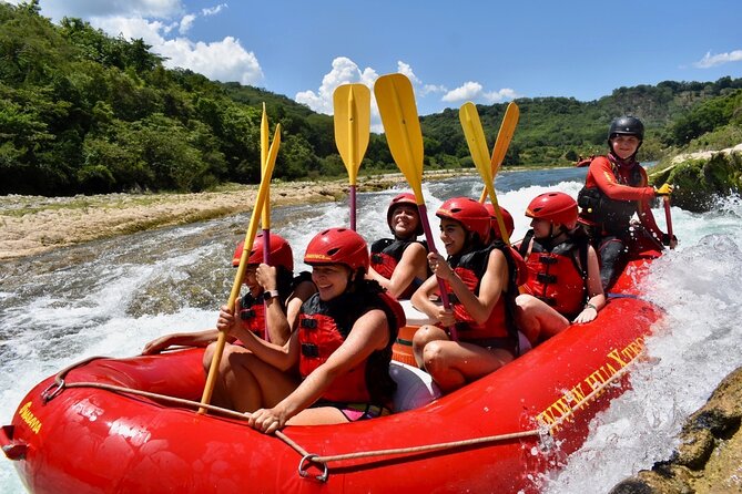 Rafting in Tampaon River from Ciudad Valles - Safety briefing, helmets, and river instruction