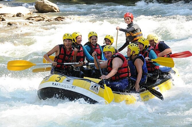 Rafting Llavorsi-Sort, 18km, 9.30 am - The 18-kilometer run from Llavorsí to Sort
