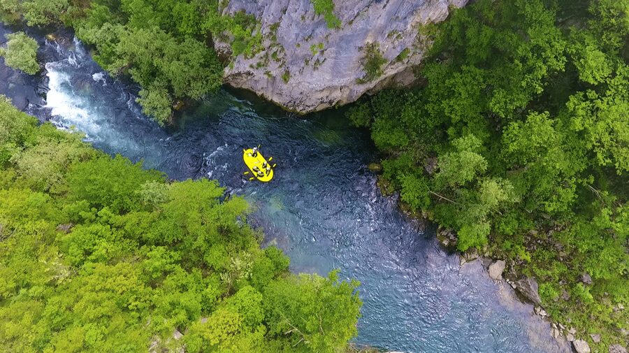Rafting on the Cetina river - The 30-minute ride to the river