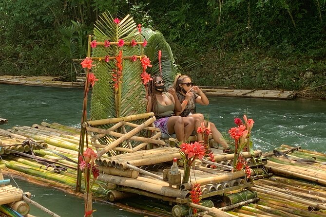Rafting on the Martha Brae - What the bamboo raft ride feels like