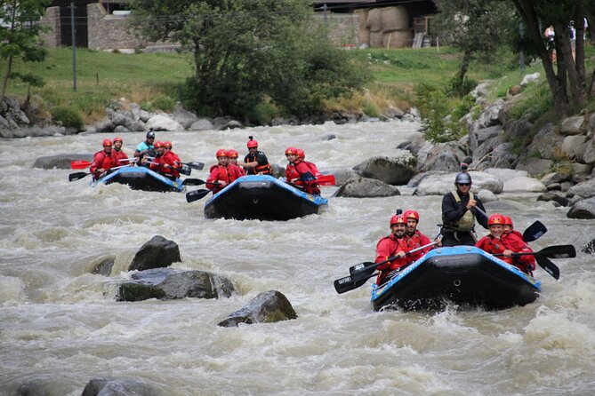 Rafting Power in the Noce stream in Ossana - Getting fitted in the 3 mm wetsuit