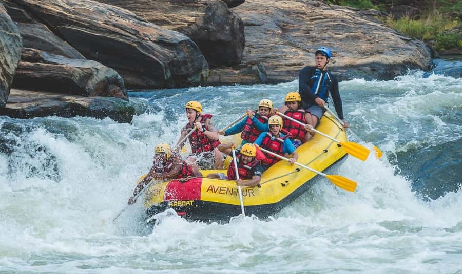 Rio: White Water Rafting Adventure tour in Rio de Janeiro - Three hours on a 7-kilometer course