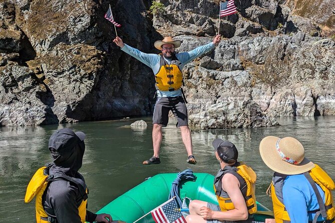 Rogue River Half Day Rafting Trip and Hellgate Canyon - A fast route from town to the Rogue River