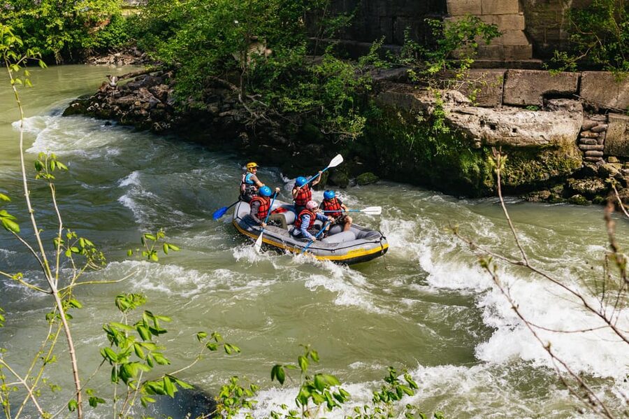 Rome: Tiber River Urban Rafting Tour with Roman Pizza - Meeting at Porta del Popolo and reaching the river