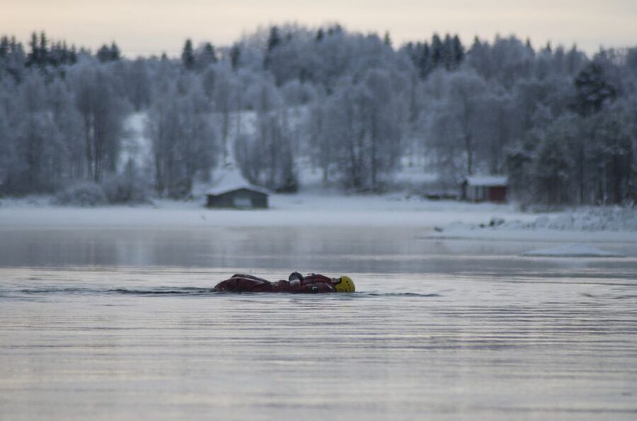 Ruka: River Floating - Entering the icy water
