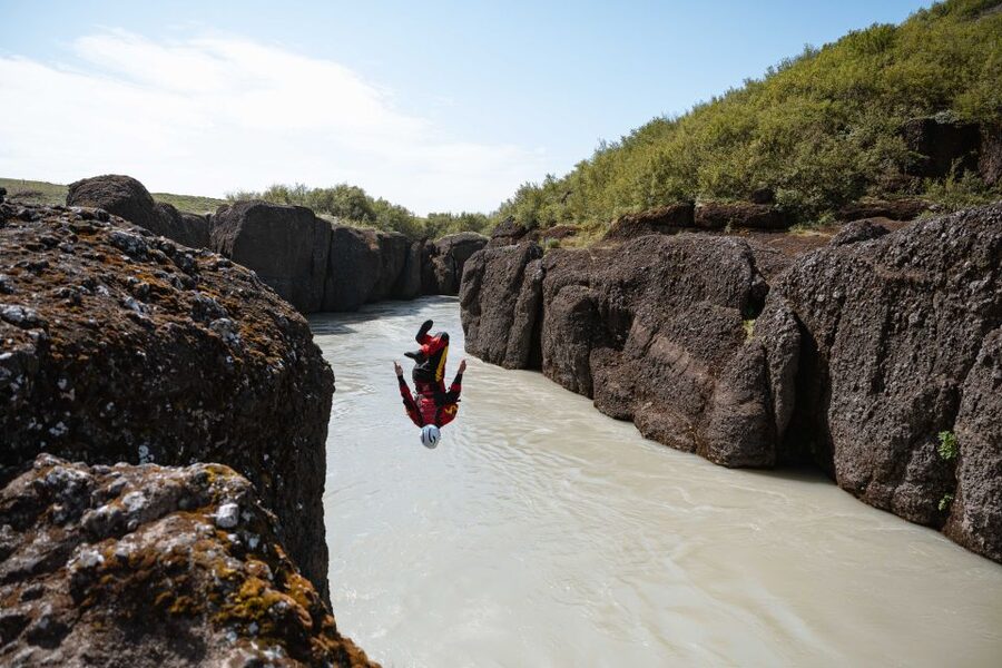 Selfoss: Golden Circle Rafting Tour - Getting ready at Drumboddsstaðir