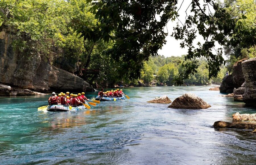 Side: Koprulu Canyon Whitewater Rafting with Lunch - Guides, languages, and group atmosphere