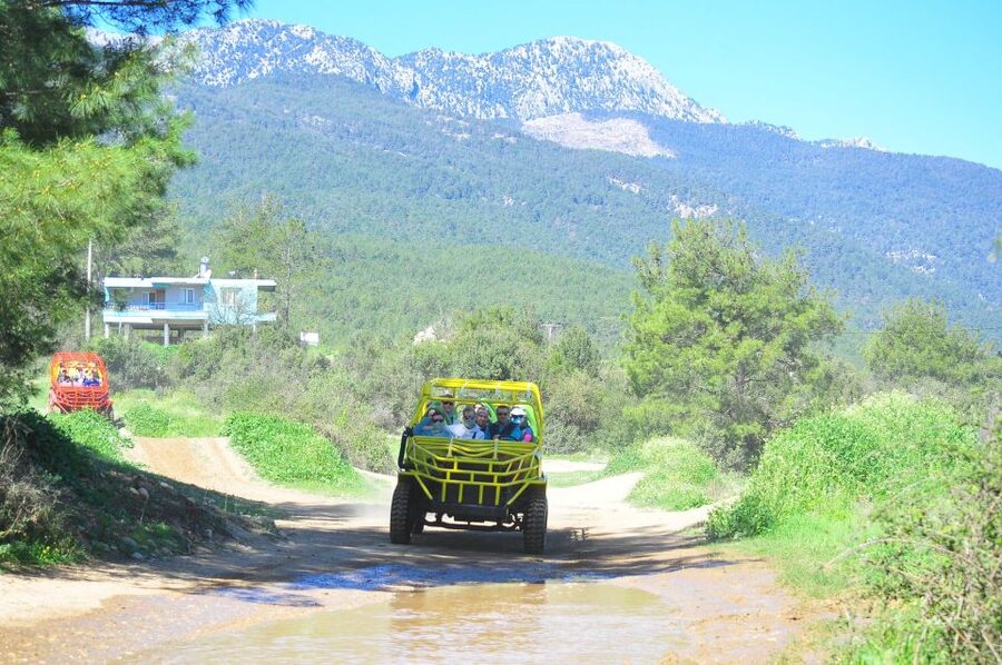 Side: Rafting and Zipline Canyon Tour with Lunch & Transfers - The guides and group atmosphere