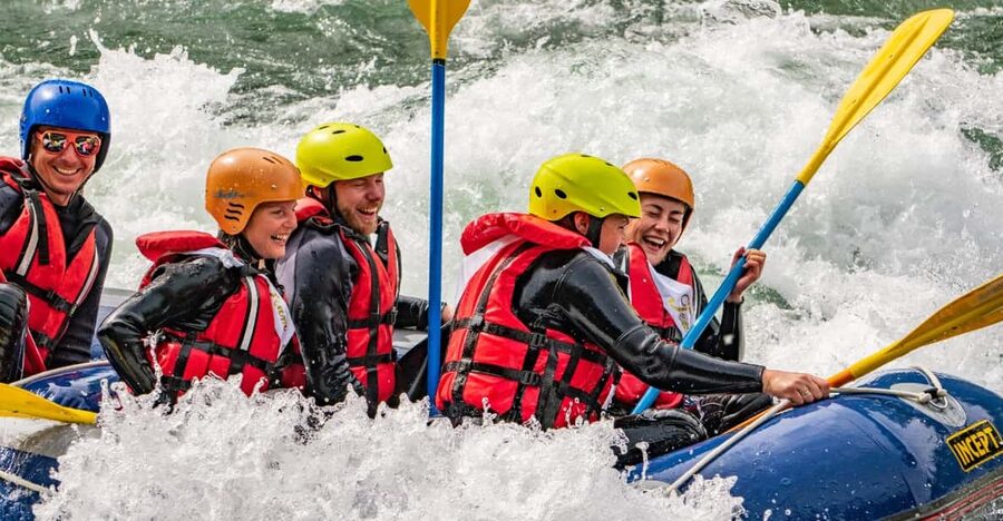 Sjoa: Unforgettable Rafting Experience - Surfing at high water, precision at low water