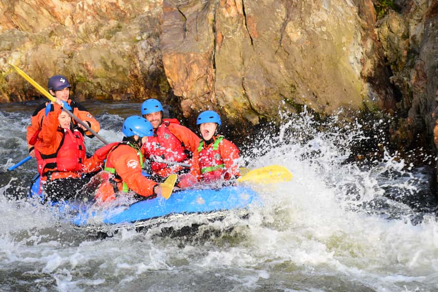 Te Awa Kairangi Grade 2 Scenic Rafting Tour - The 15-minute ride to the river
