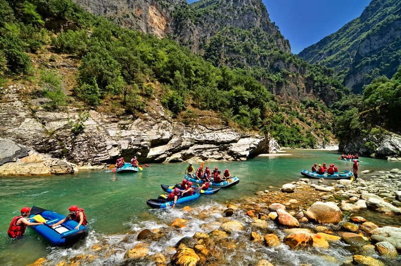Tzoumerka: Rafting Arachthos Trail: Plaka Bridge- Tzari - Starting beneath the 20-meter Plaka Bridge