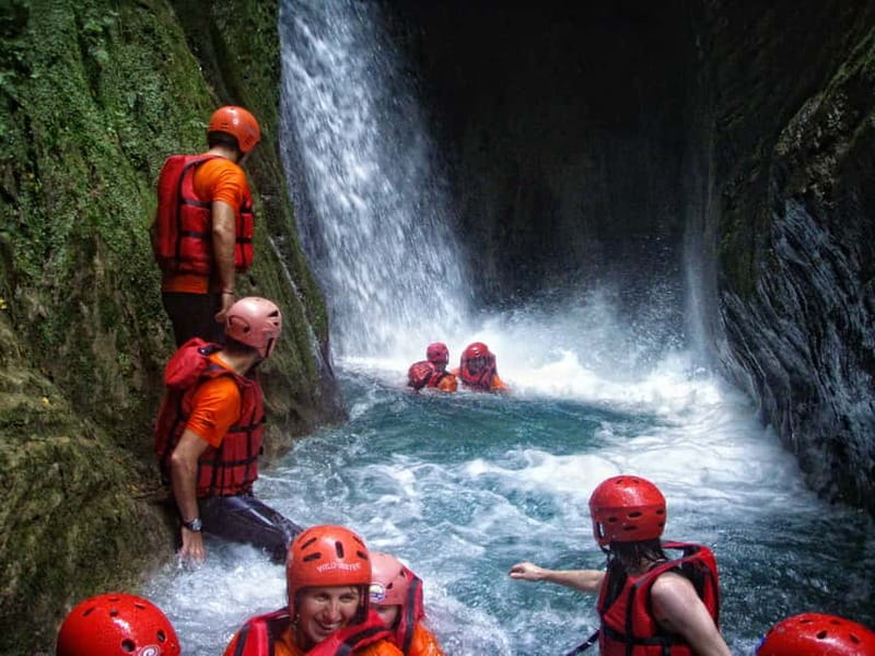 Tzoumerka: Rafting Arachthos Trail: Plaka Bridge- Tzari - Paddling through the Arachthos Gorge