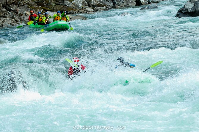Whitewater Rafting Grade 3 to 4 - Paddling through Grade 3 to 4 whitewater