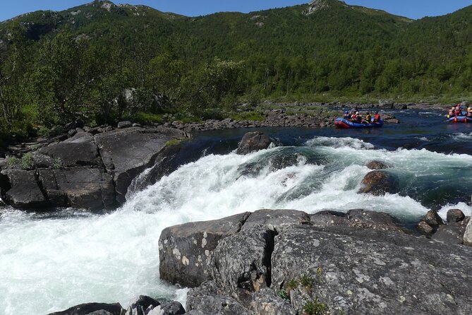 Wild Viking Rafting on Numedalslågen River - level 3 - Getting ready at Serious Fun